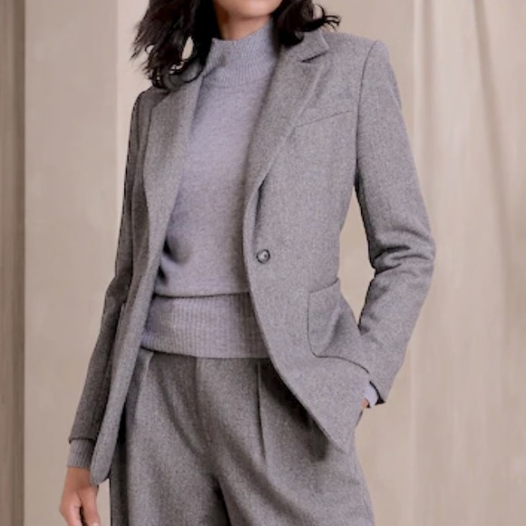 Theory Jackets & Blazers - Theory Gray Single Breasted Blazer size 2